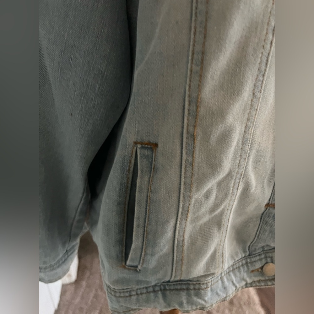 Plus 2X Denim Jean Jacket Distress Wash - Picture 4 of 7